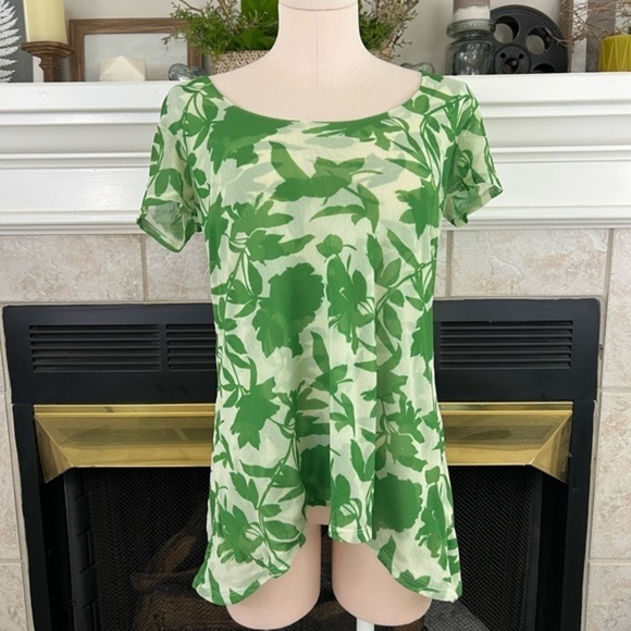 Sweet Pea for New York and Company Floral Mesh Short Sleeve Top - Picture 6 of 12